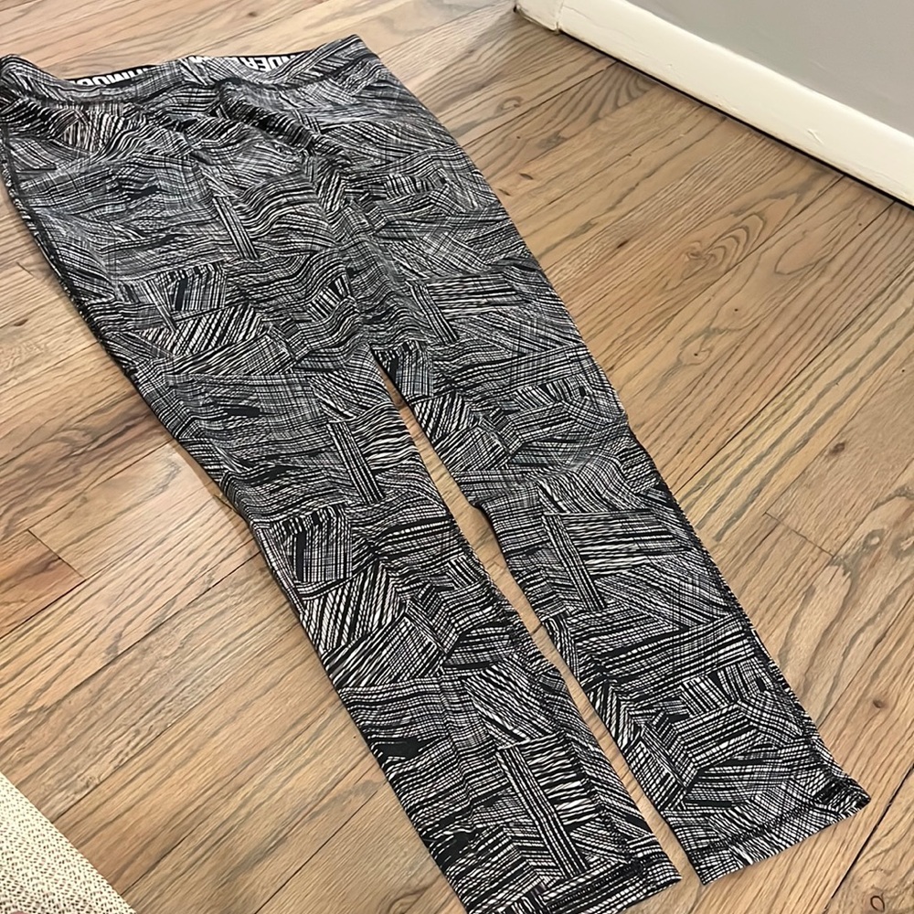 UA black/white leggings